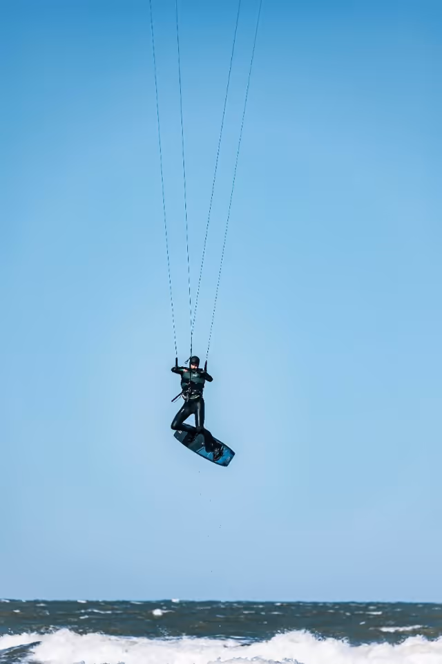 Kitefoil en Essaouira: kite y tabla hydrofoil